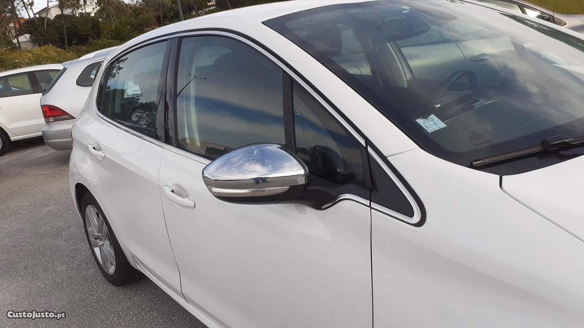 Peugeot 208 1.6 hdi 100cv allure gps — fotografia 4