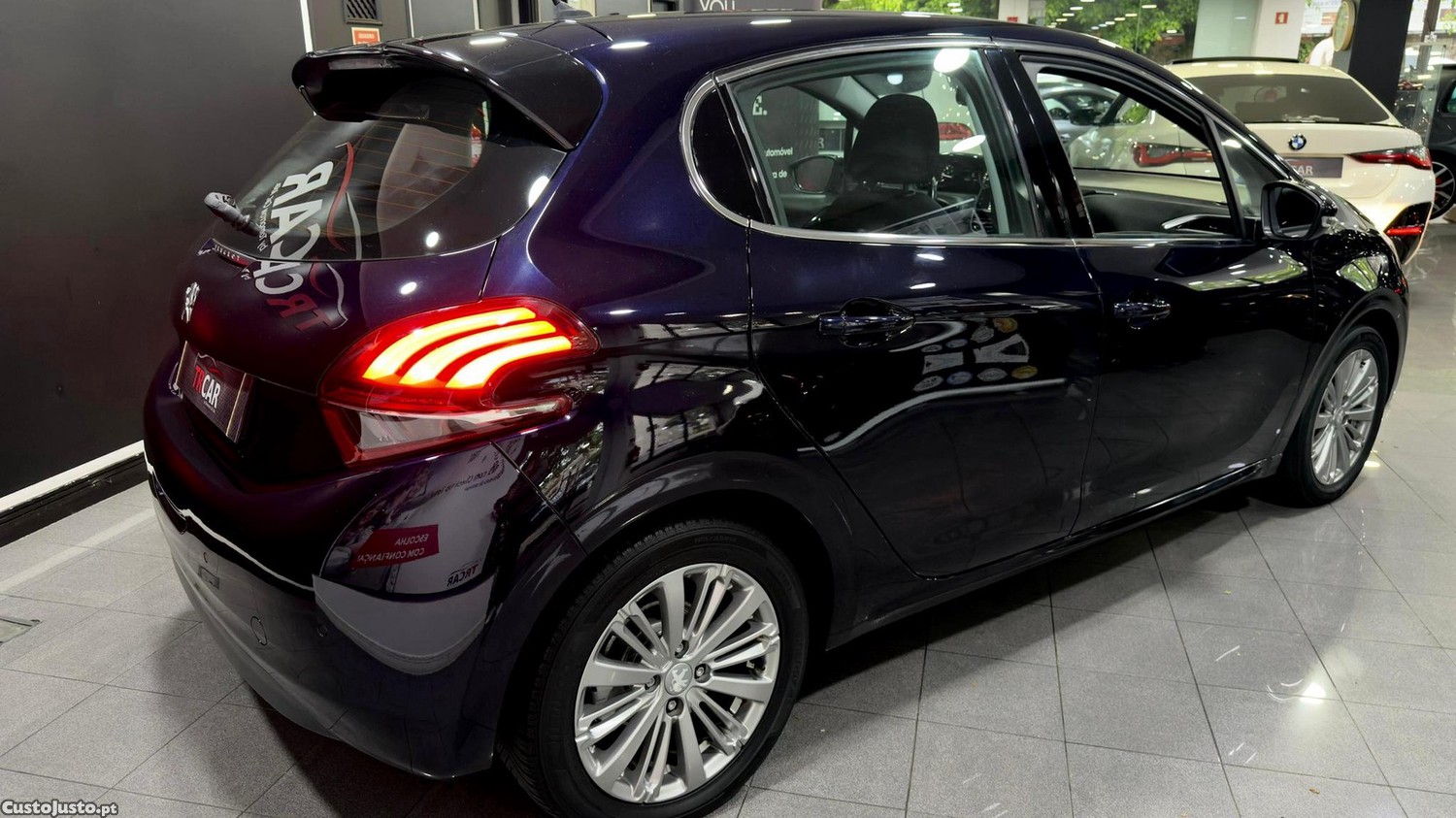 Peugeot 208 1.5 BlueHDi Allure — fotografia 16