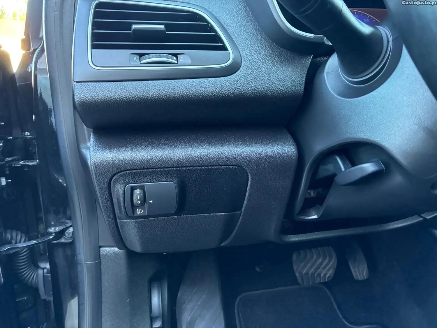 Renault Mégane IV SPORT TOURER 1.5 DCI INTENSE — fotografia 13