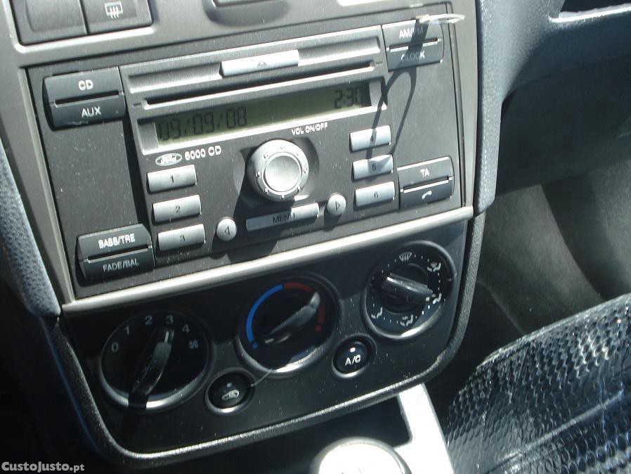 Ford Fiesta 1.4 TDCi — fotografia 2