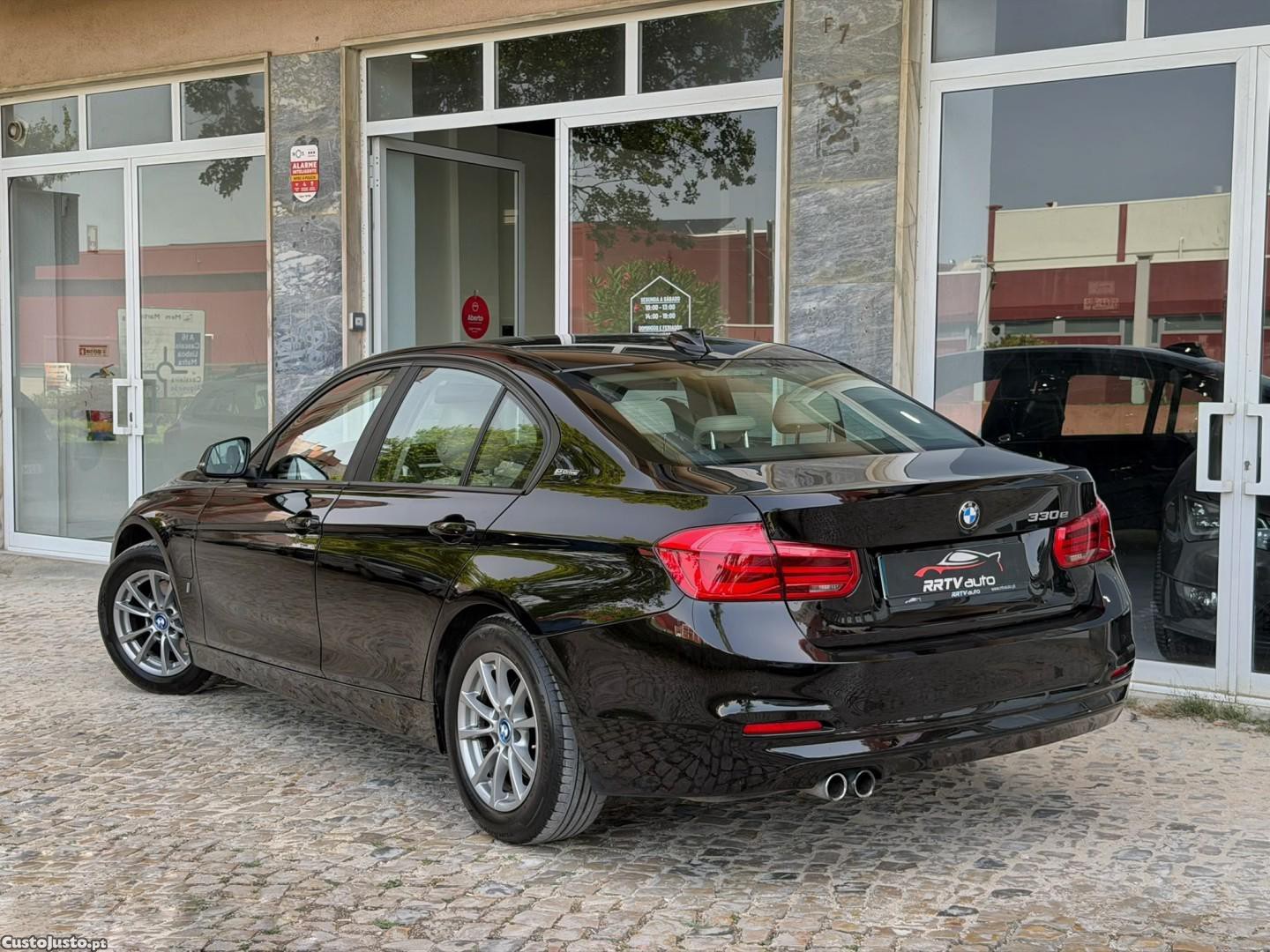 BMW 330 e iPerformance Advantage — fotografia 18