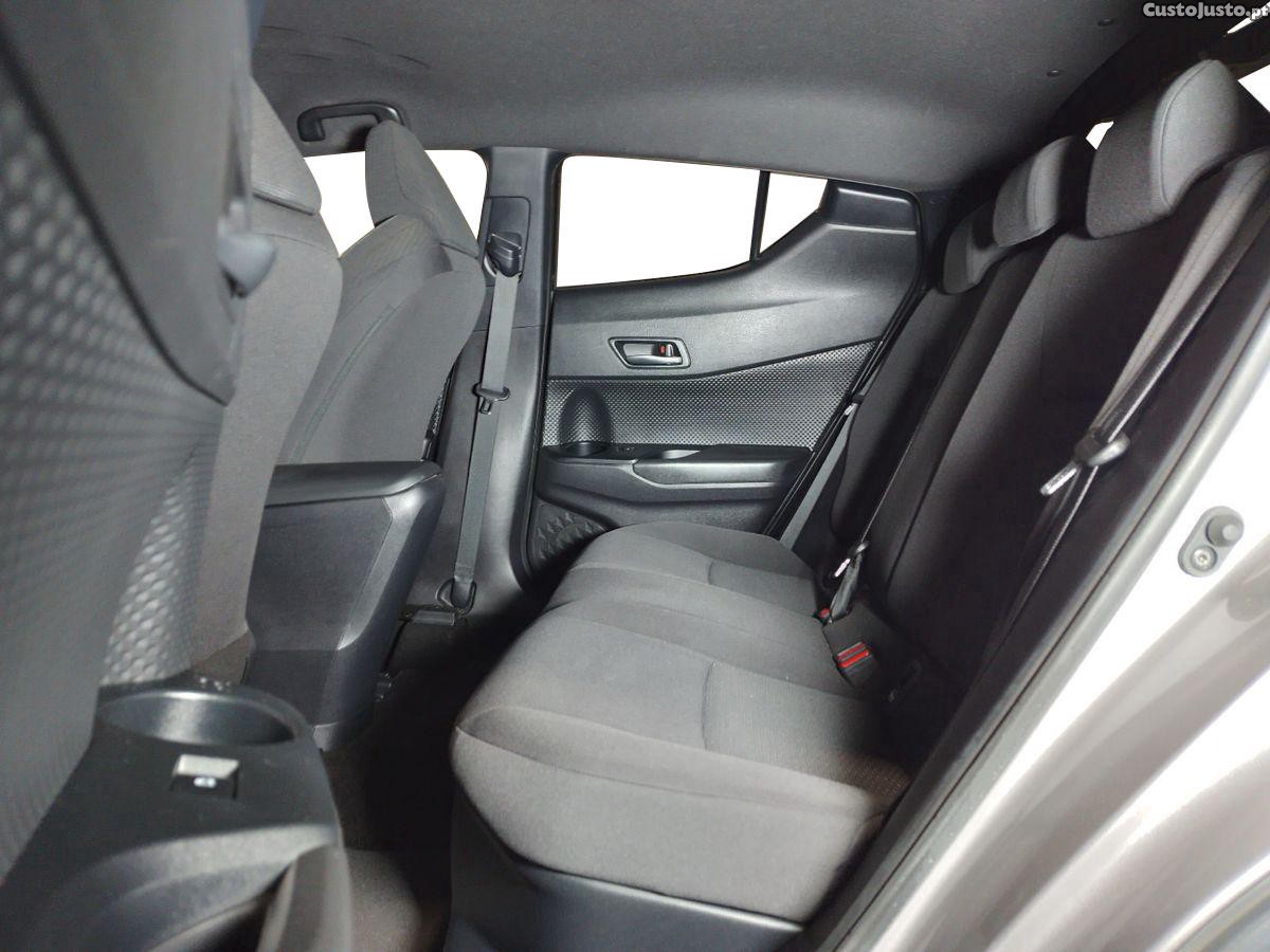 Toyota C-HR 1.8 HSD Comfort+P.Style — fotografia 5