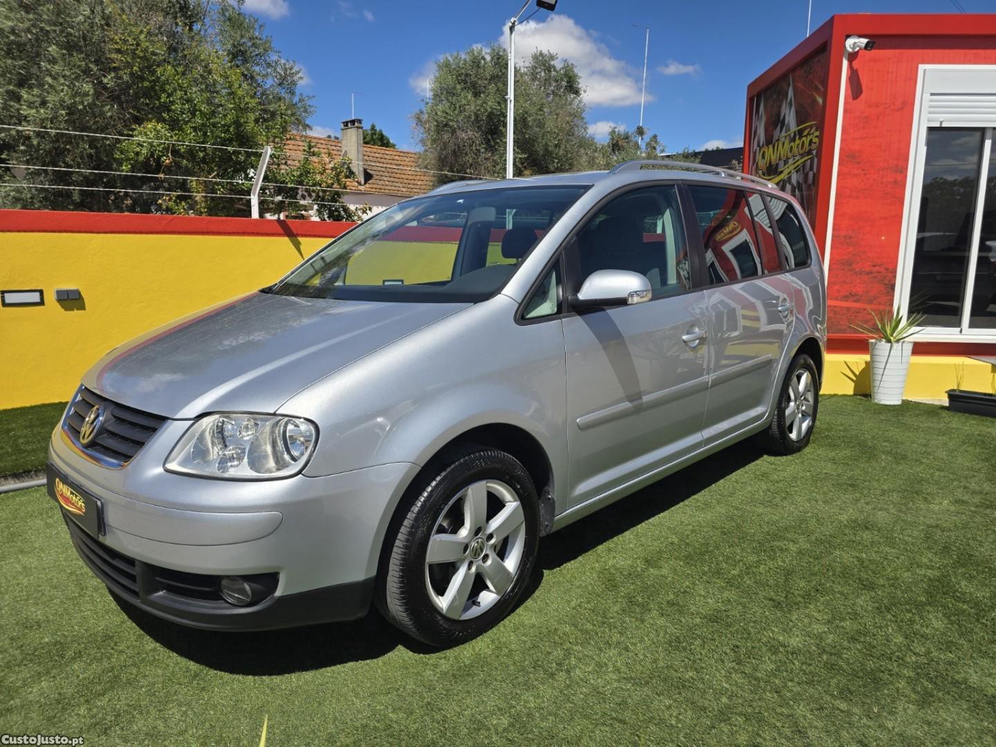 Volkswagen Touran 2.0 TDI Blue.Highline 7L — fotografia 18
