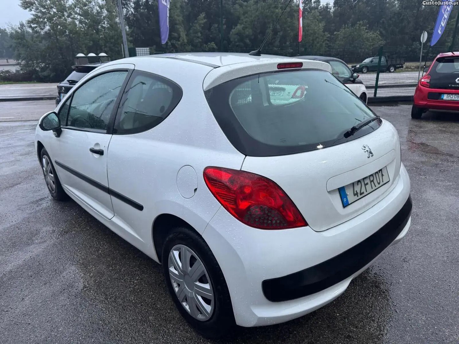 Peugeot 207 1.4 HDi Urban — fotografia 10