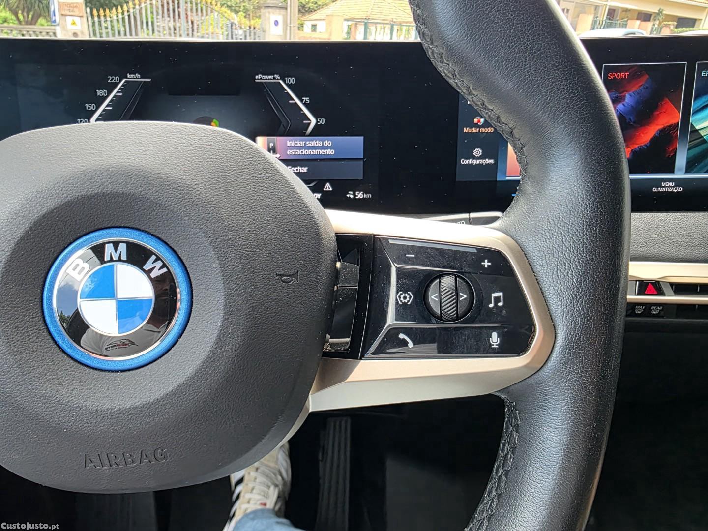 BMW iX xDrive 40 — fotografia 15