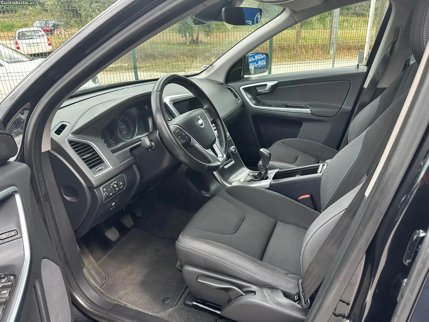 Volvo XC 60 2.0 D4 Momentum — fotografia 24