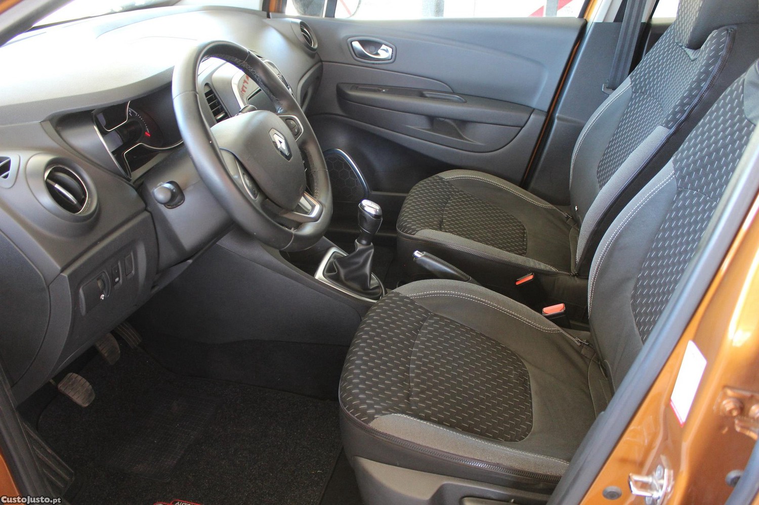 Renault Captur 0.9 TCe Exclusive XMOD — fotografia 3