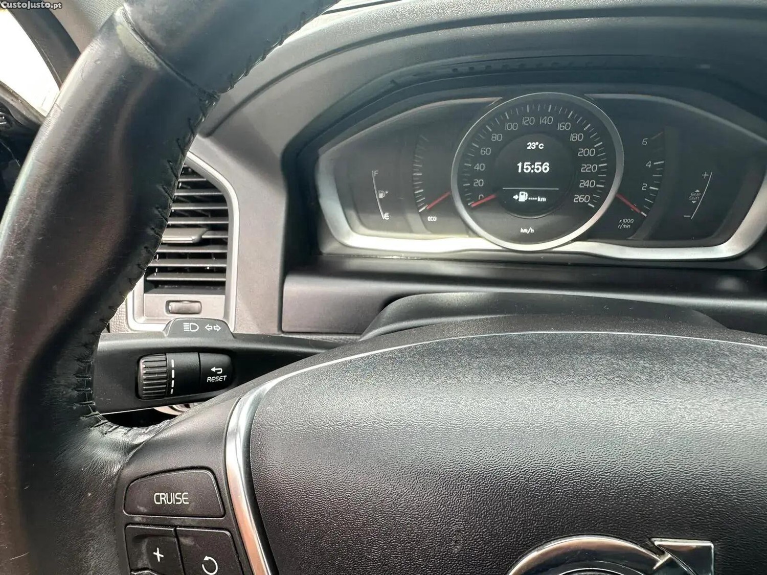 Volvo XC 60 2.0 D4 Momentum — fotografia 15