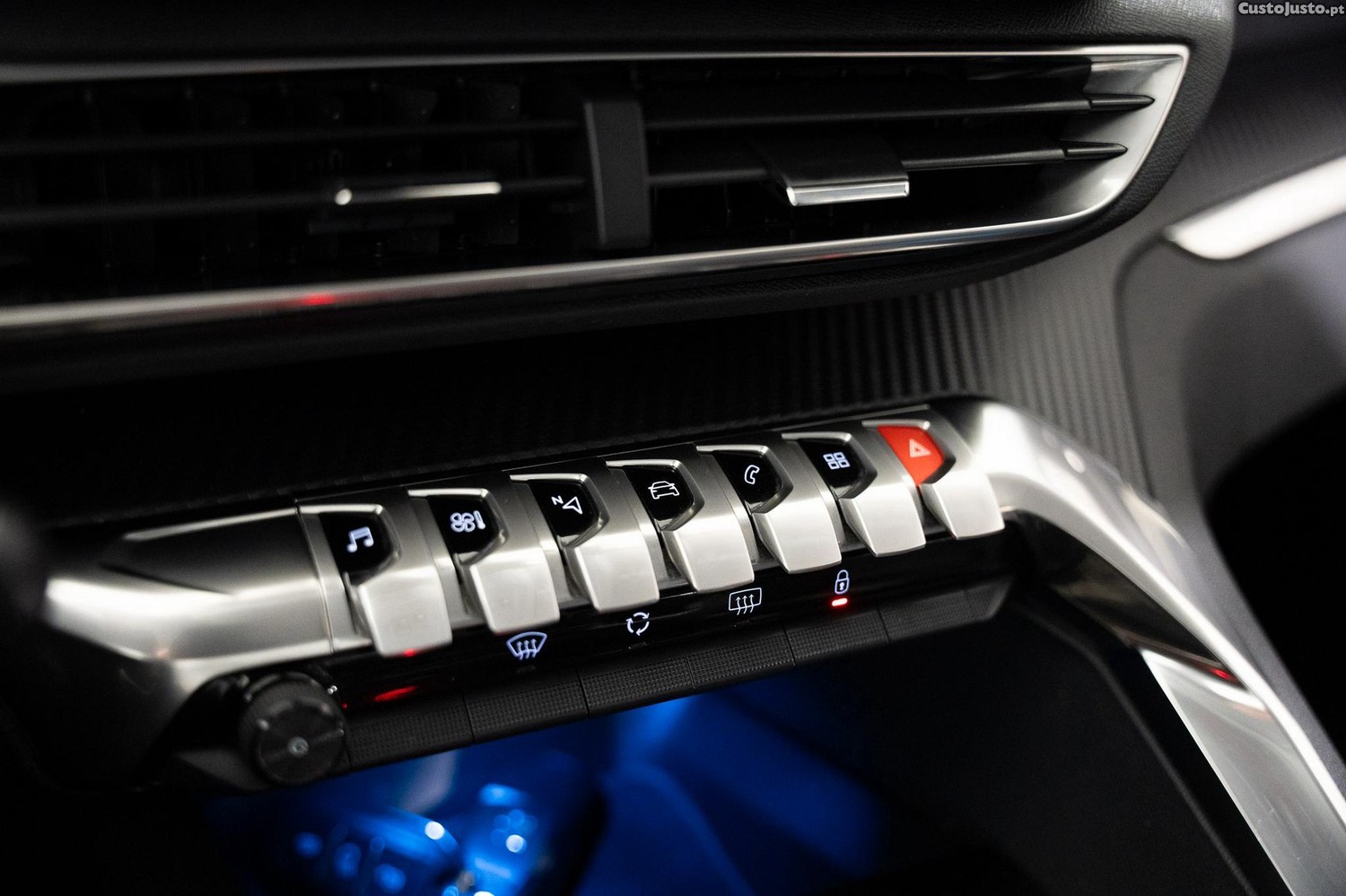 Peugeot 3008 1.2 PureTech Active — fotografia 9