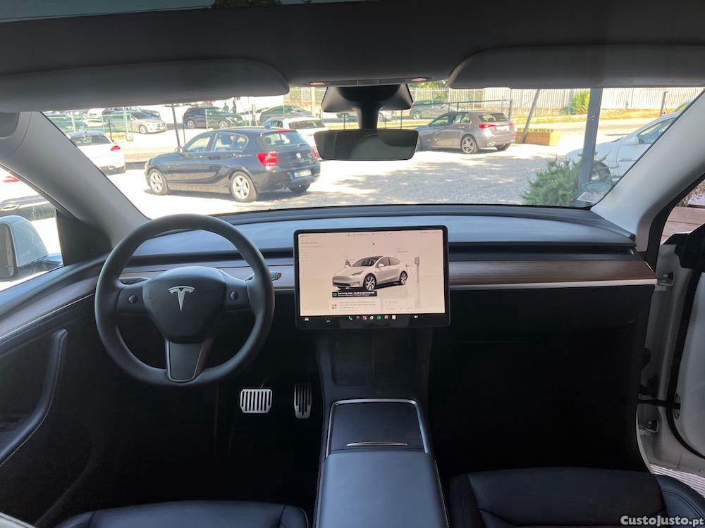 Tesla Model Y RWD 2023 — fotografia 8