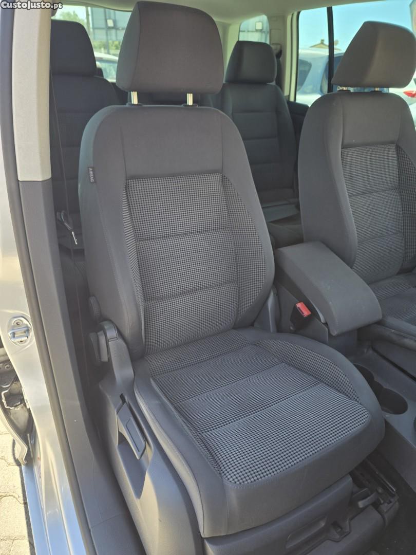 Volkswagen Touran 2.0 TDI Blue.Highline 7L — fotografia 8
