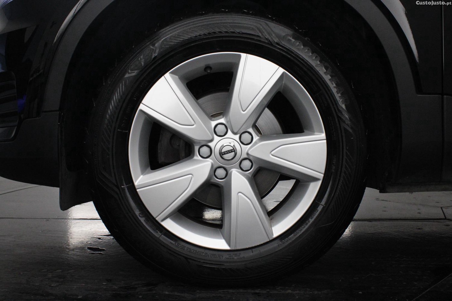 Volvo XC 40 1.5 T2 MOMENTUM CORE — fotografia 4