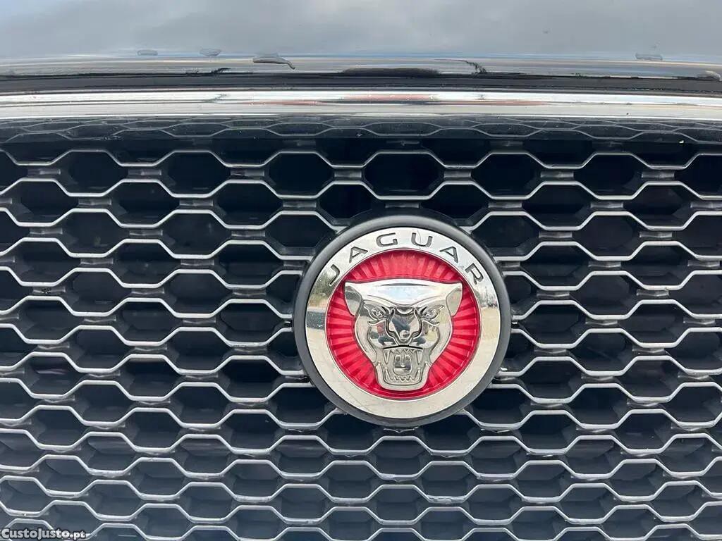 Jaguar XE 2.0 D Prestige — fotografia 20
