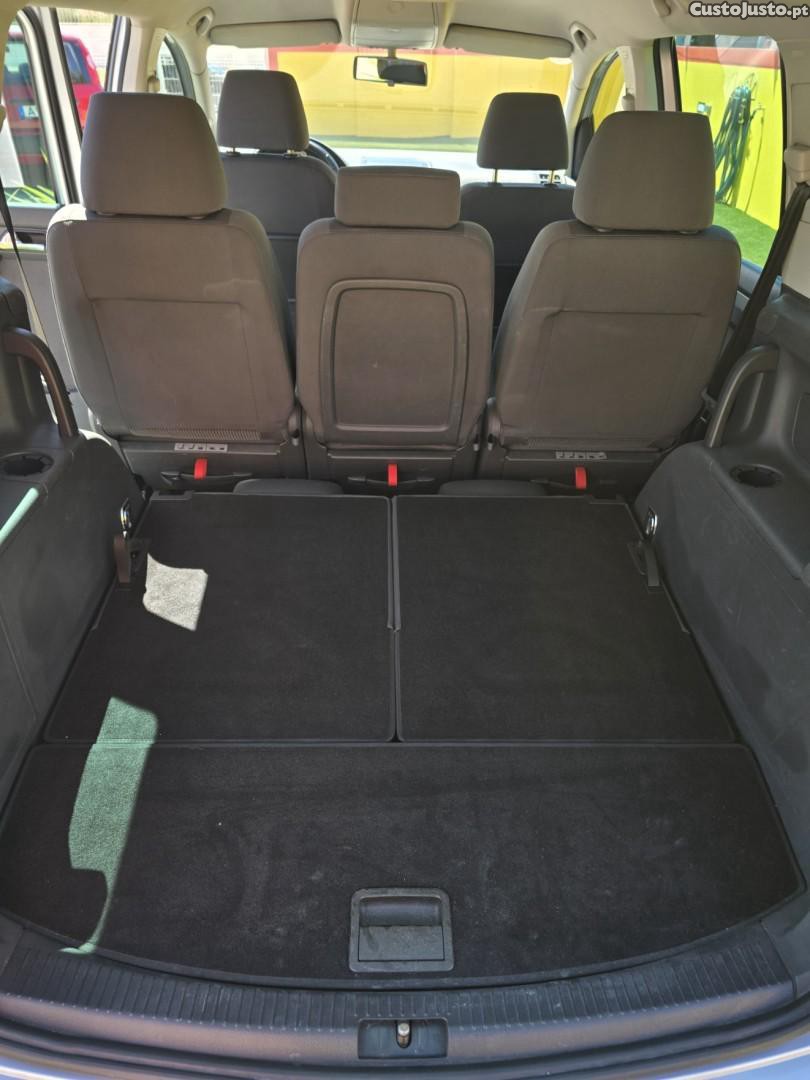 Volkswagen Touran 2.0 TDI Blue.Highline 7L — fotografia 12