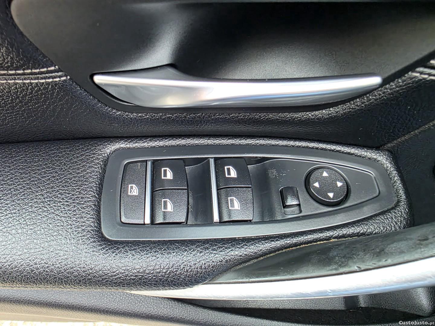 BMW 318 d Line Luxury Auto — fotografia 5