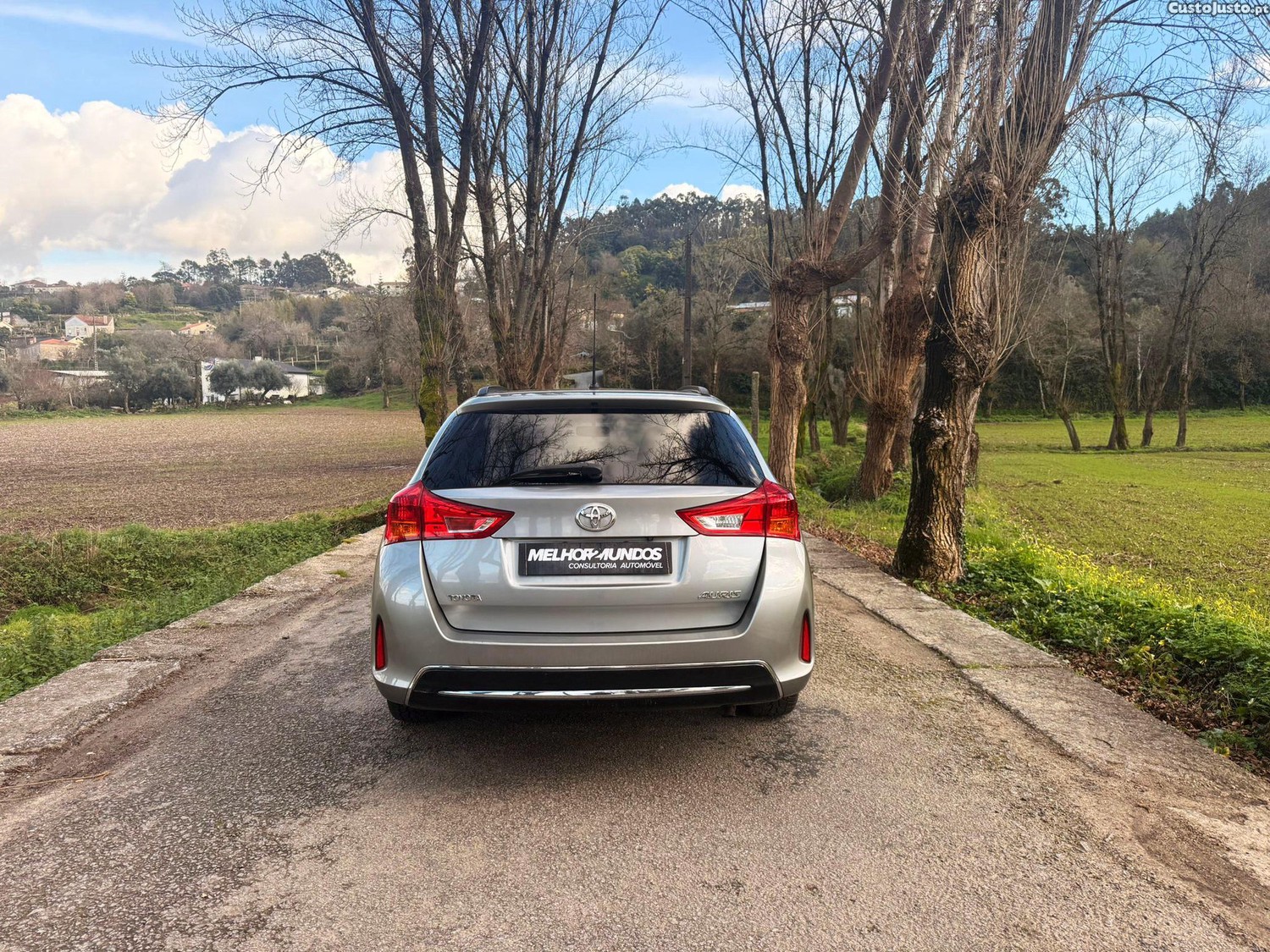 Toyota Auris 1.4 D-4D Com+P.Sport +Navi - 14 foto 4