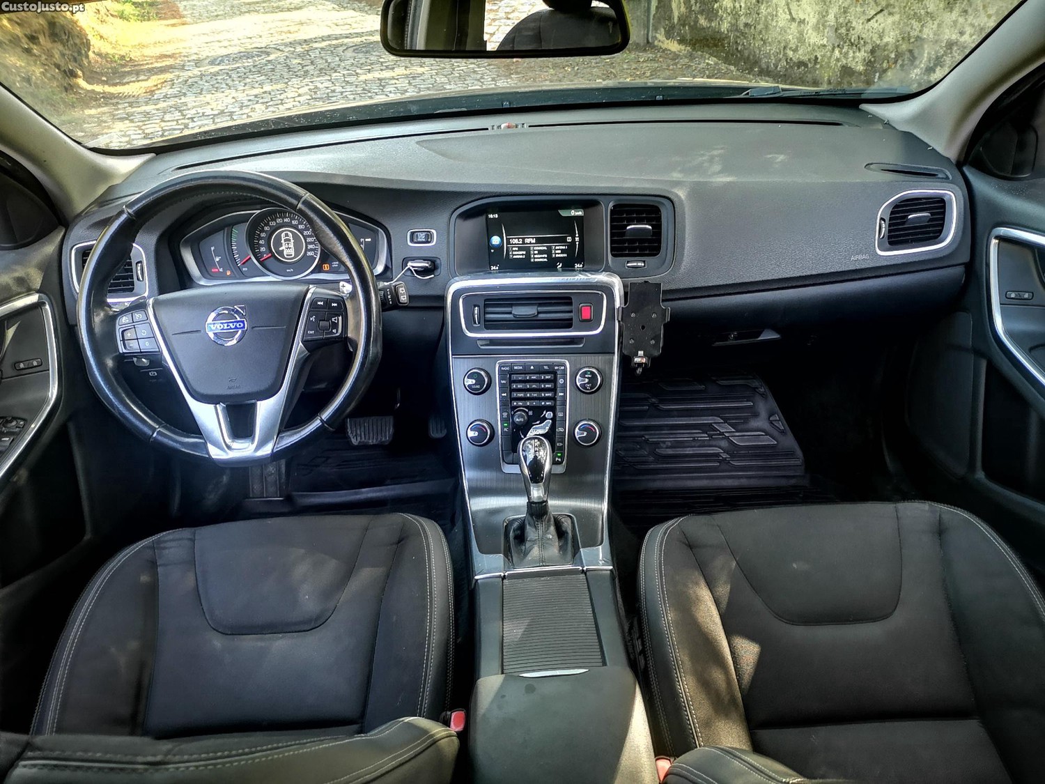 Volvo V60 2.0 D4 181CV MOMENTUM GEARTRONIC - FULL EXTRAS - C/ GARANTIA - COMO NOVA - "Preço Imbatível — fotografia 9
