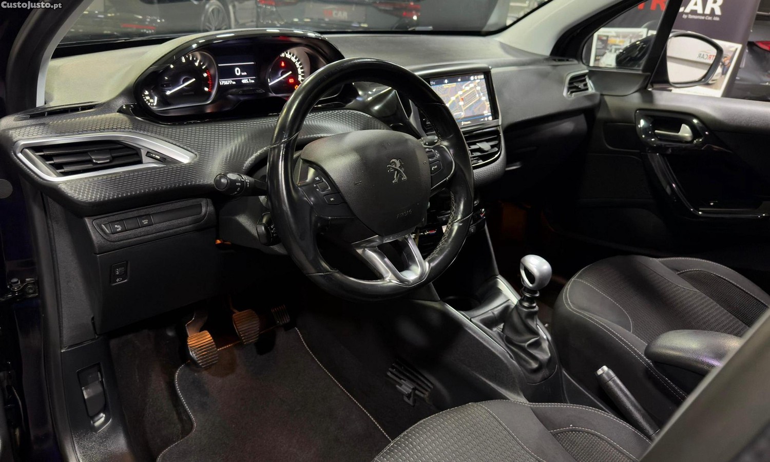 Peugeot 208 1.5 BlueHDi Allure — fotografia 13