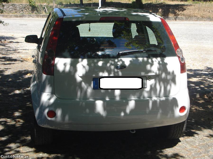 Ford Fiesta 1.4 TDCi — fotografia 8