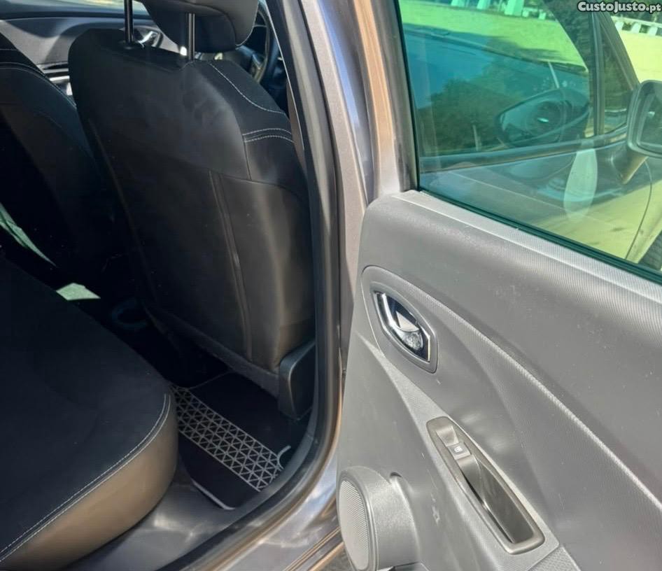 Renault Clio 1.5 DCI — fotografia 5