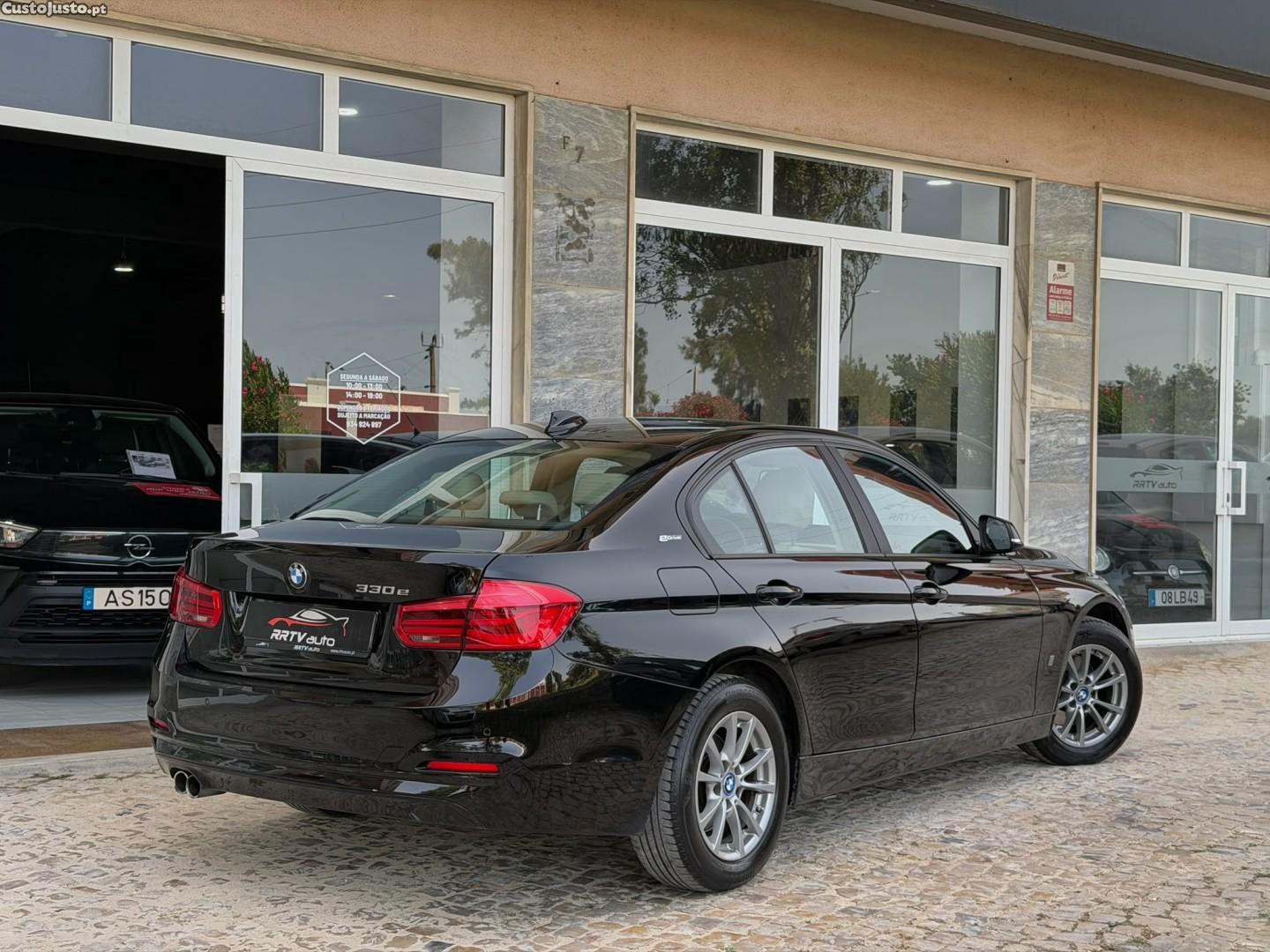 BMW 330 e iPerformance Advantage — fotografia 16