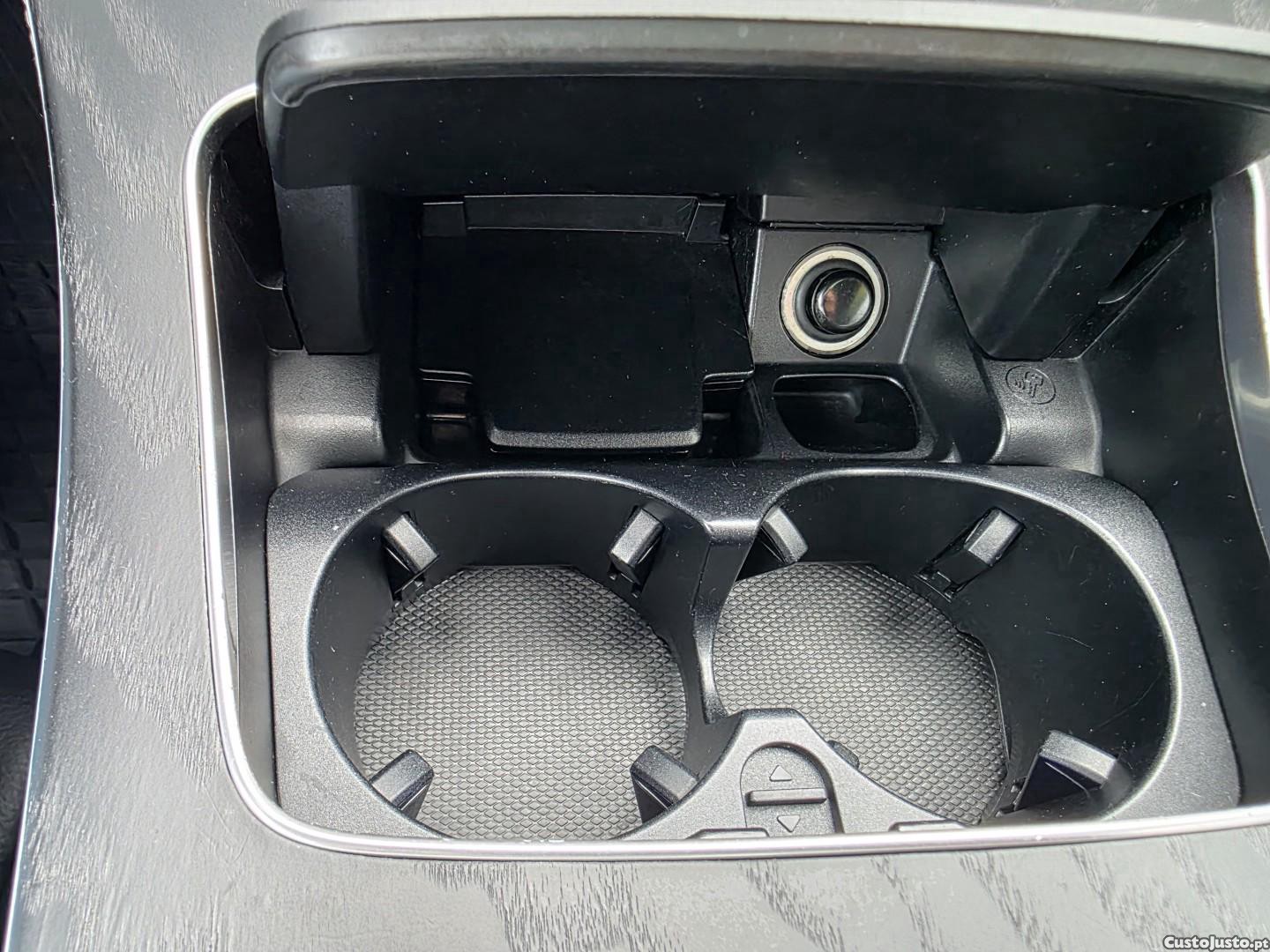 Mercedes-Benz E 220 d AMG Line Aut. — fotografia 23