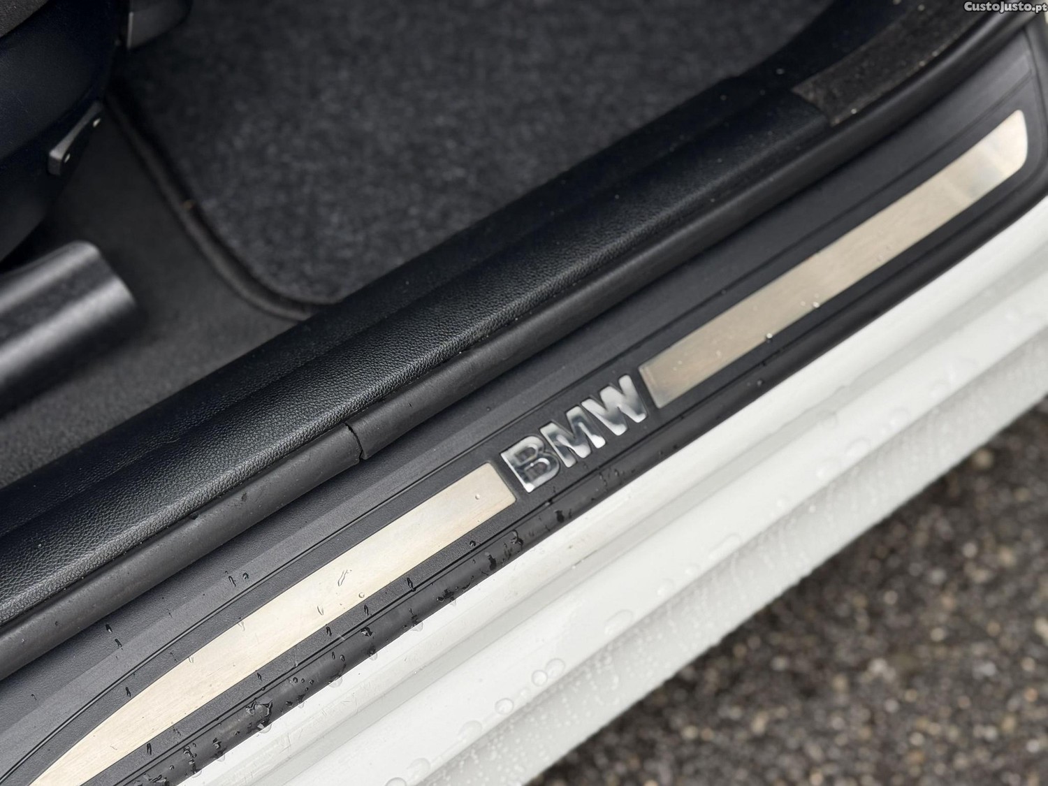 BMW 318 D TOURING C/ EXTRAS PACK M — fotografia 11