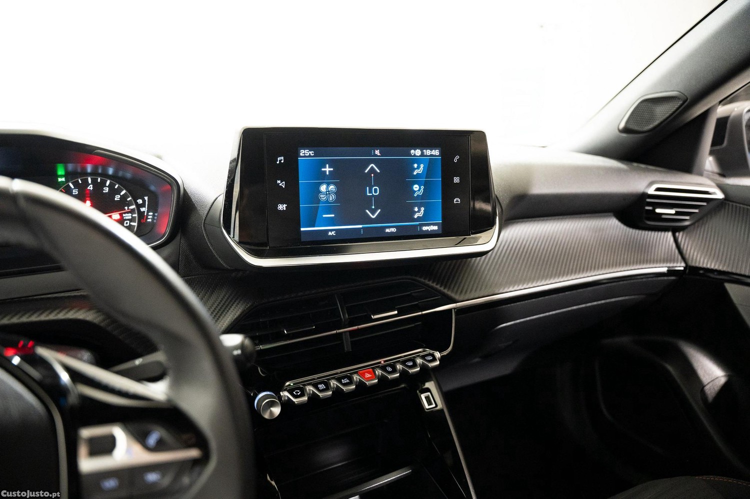 Peugeot 2008 1.2 PureTech Active Pack — fotografia 9