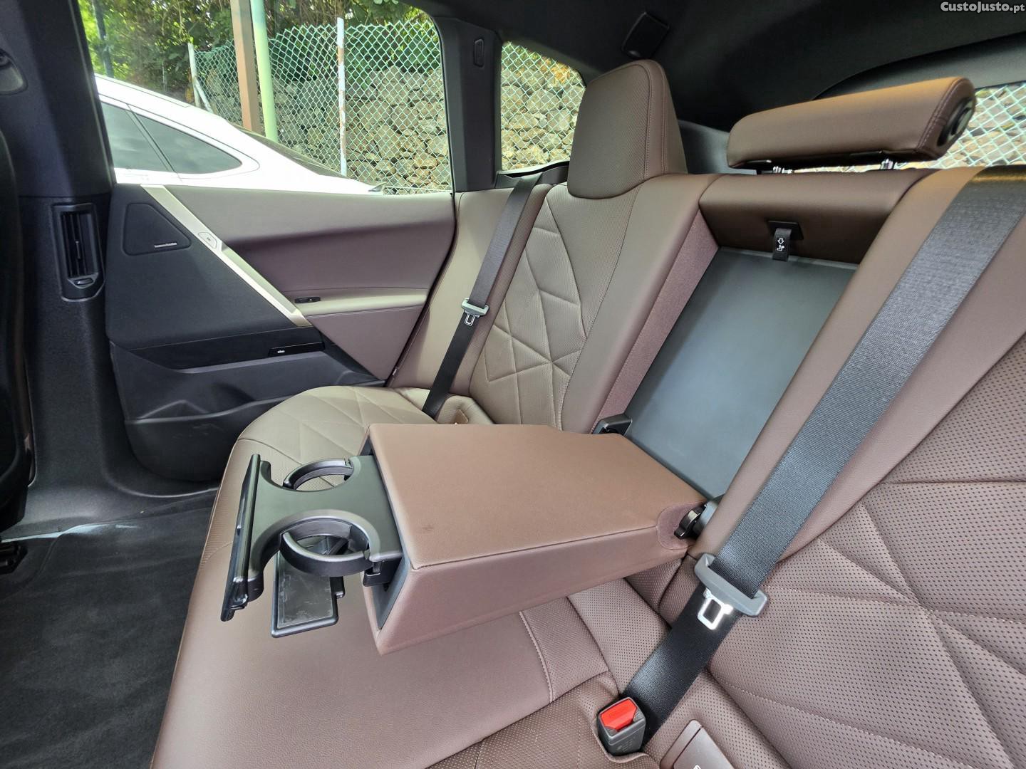 BMW iX xDrive 40 — fotografia 35