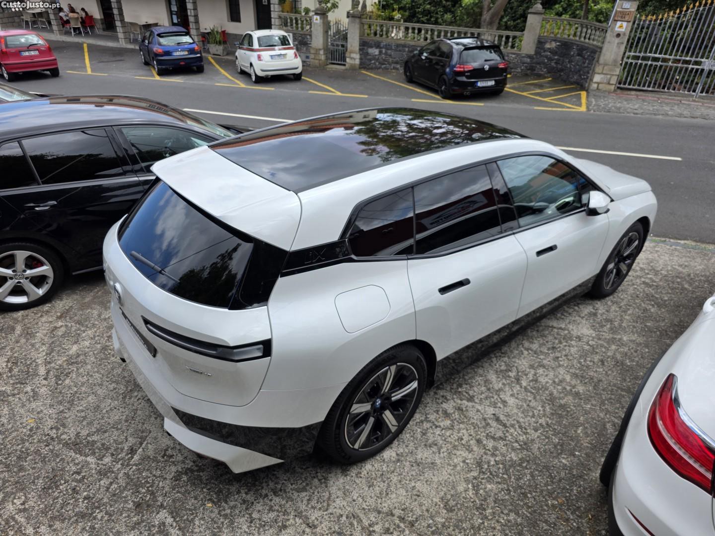 BMW iX xDrive 40 — fotografia 2