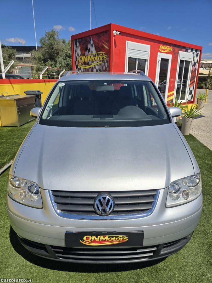 Volkswagen Touran 2.0 TDI Blue.Highline 7L — fotografia 17
