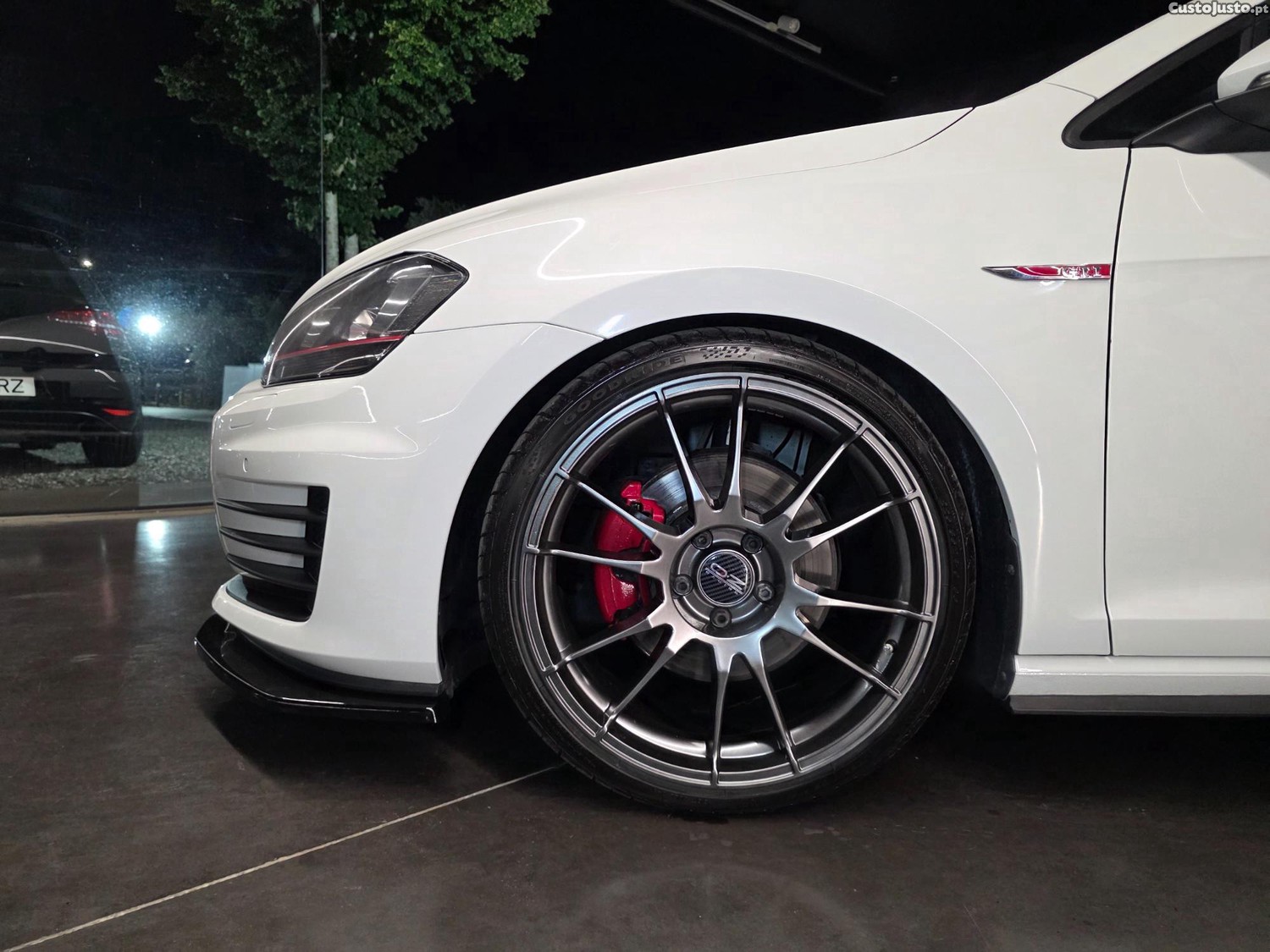 Volkswagen Golf 7 GTI DSG 220CV — fotografia 4
