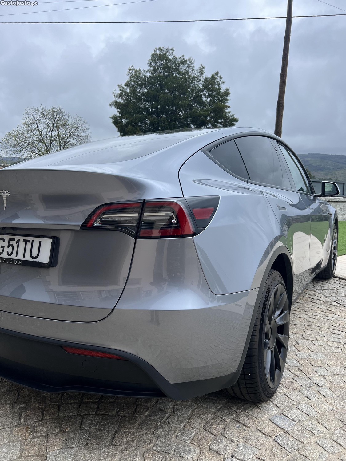 Tesla Model Y Long Range 2024 — fotografia 9