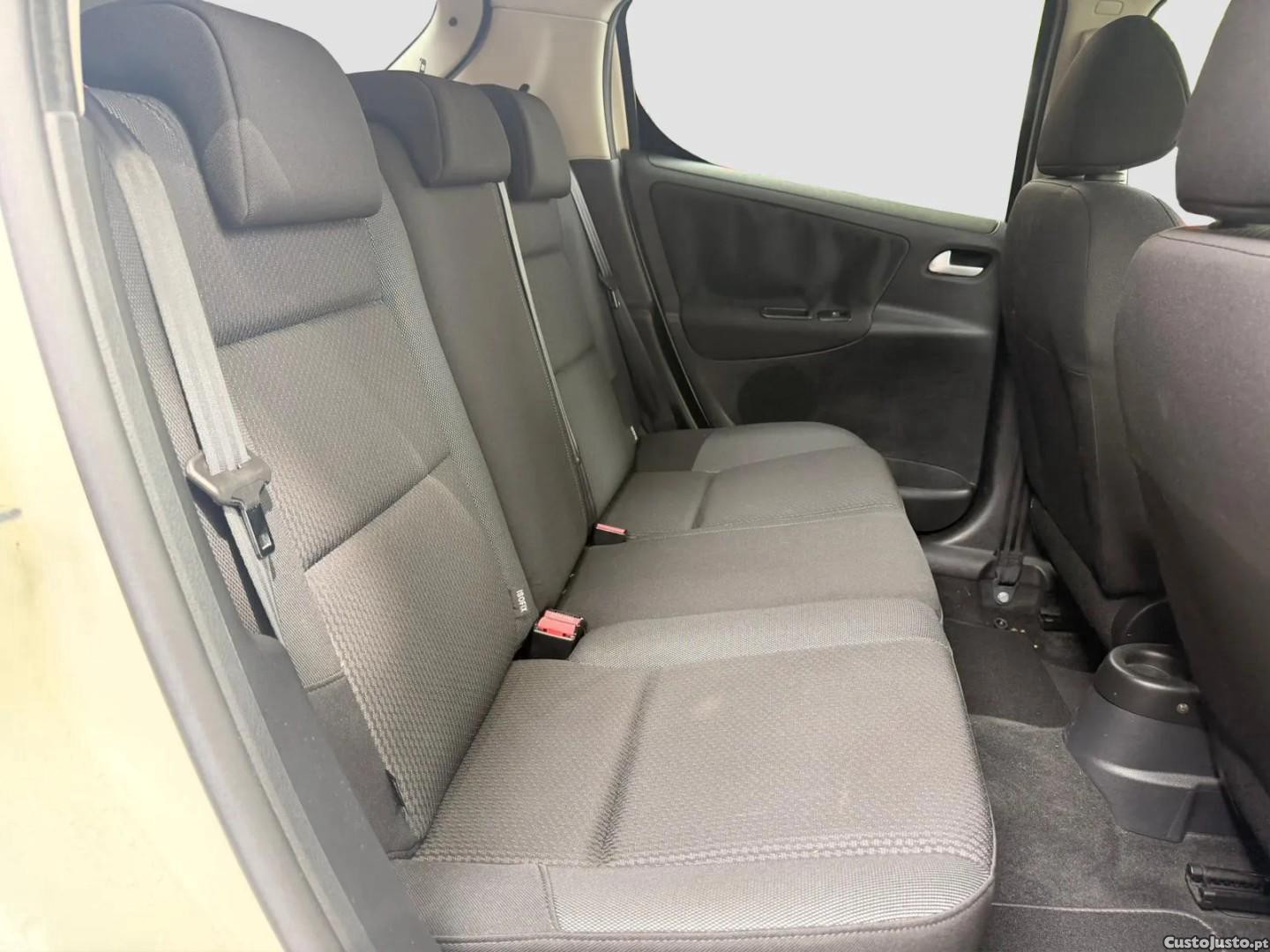 Peugeot 207 1.4 HDi Sport — fotografia 10