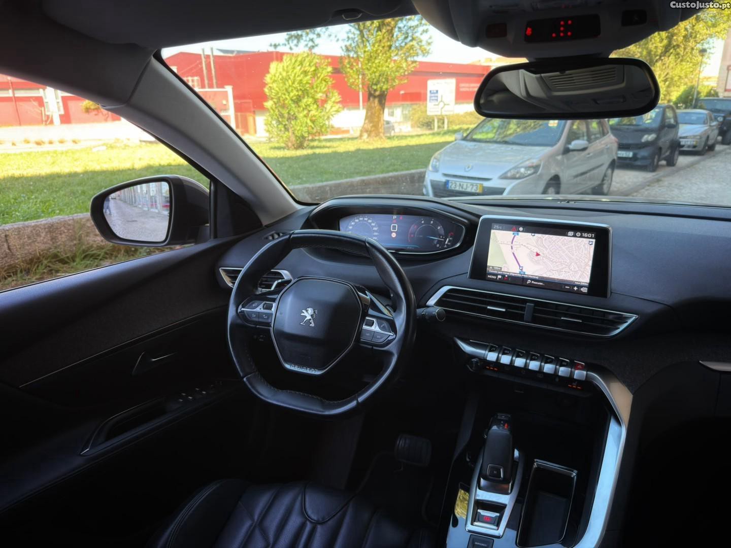 Peugeot 5008 1.5 BlueHDi Allure Pack EAT8 — fotografia 11