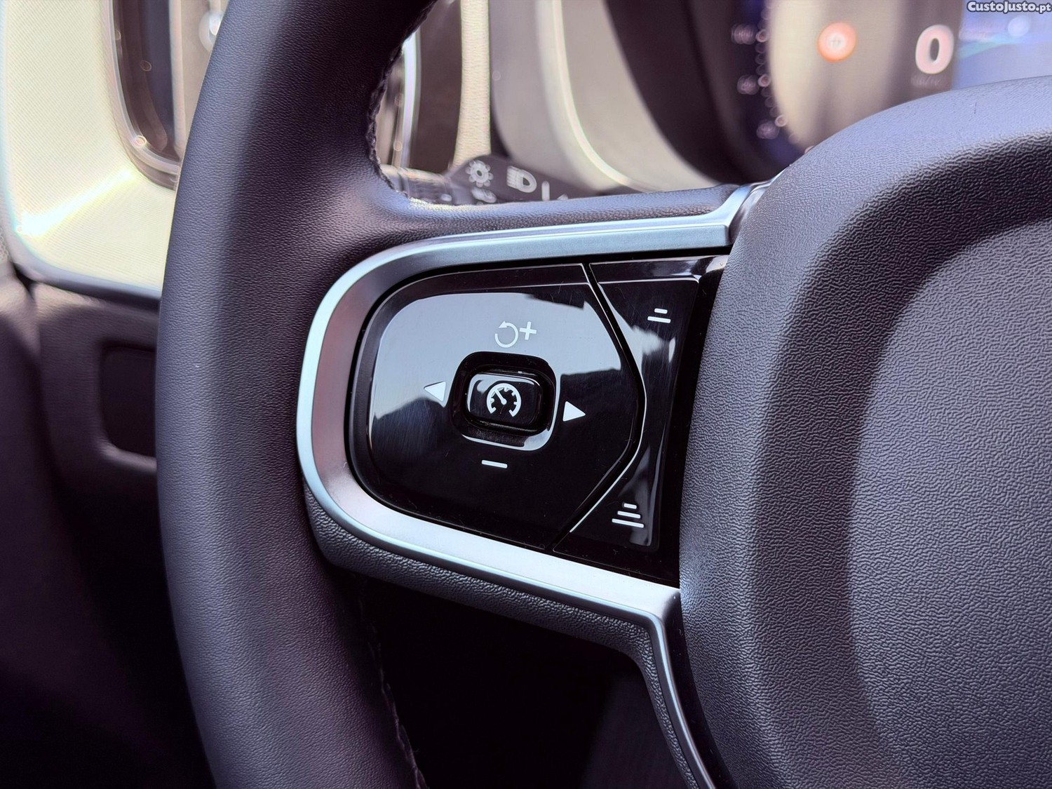 Volvo XC 60 2.0 T6 PHEV Black Edition AWD — fotografia 3