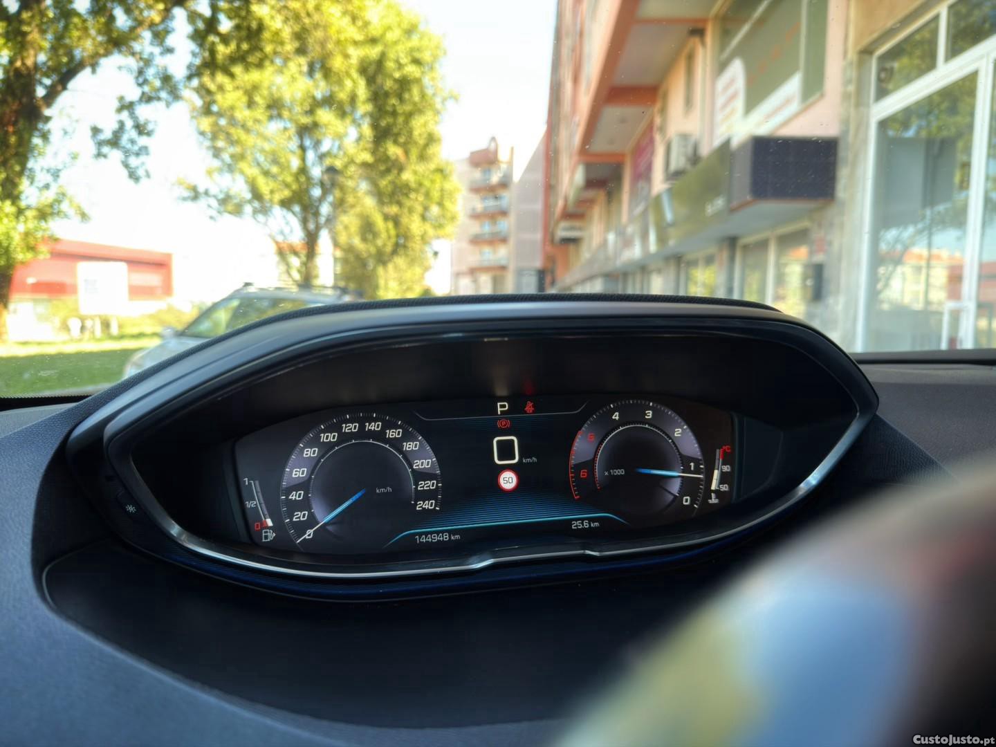Peugeot 5008 1.5 BlueHDi Allure Pack EAT8 — fotografia 4