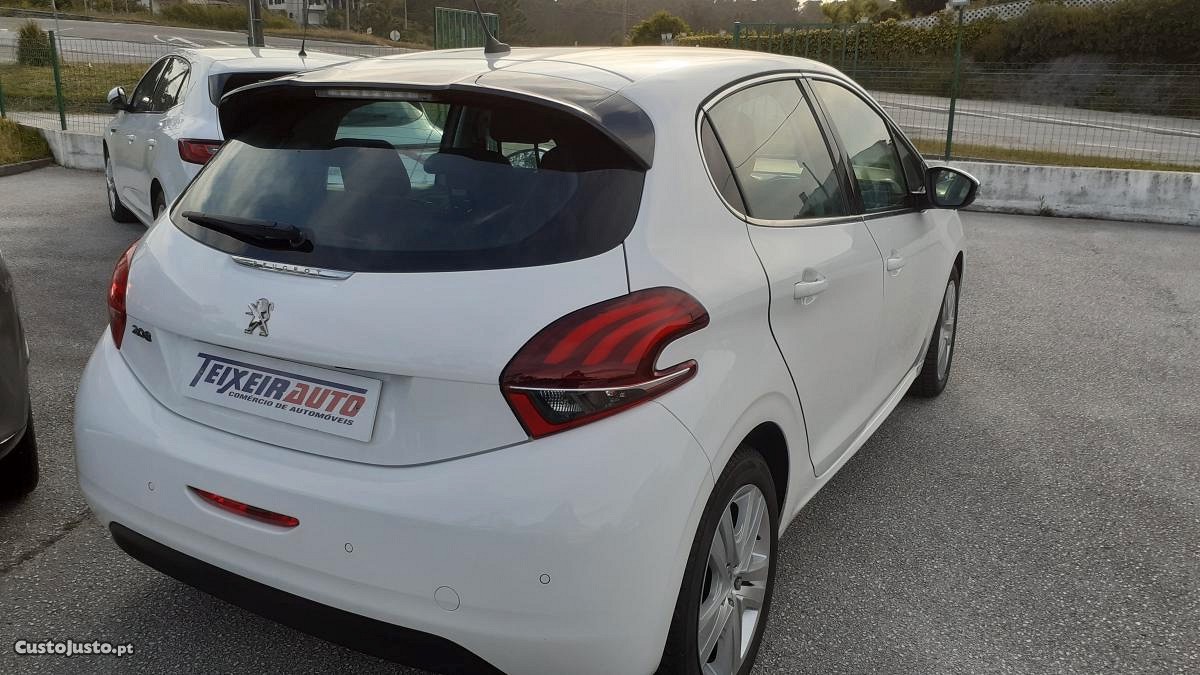 Peugeot 208 1.6 hdi 100cv allure gps — fotografia 6