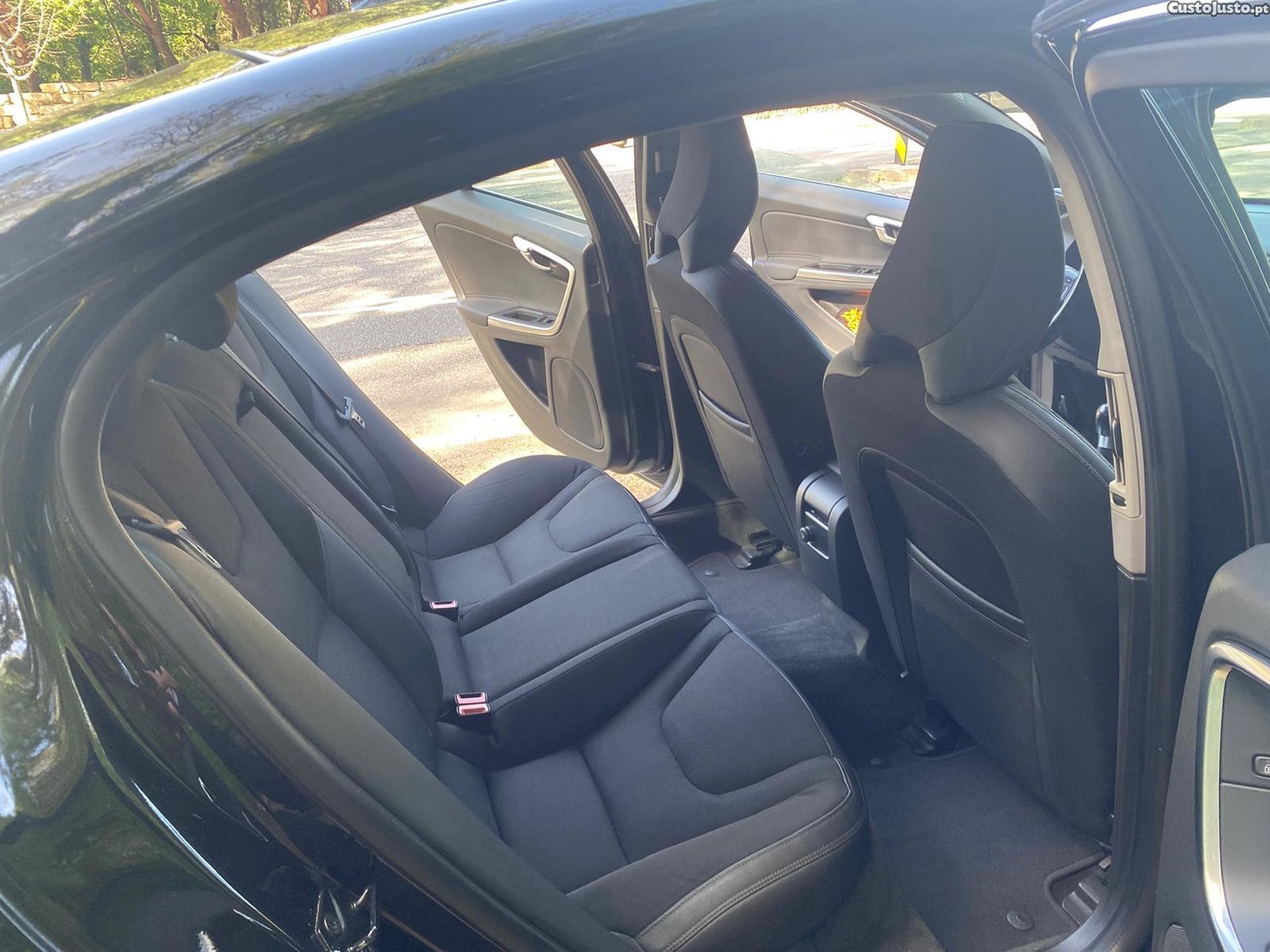 Volvo S60 Momentum — fotografia 3