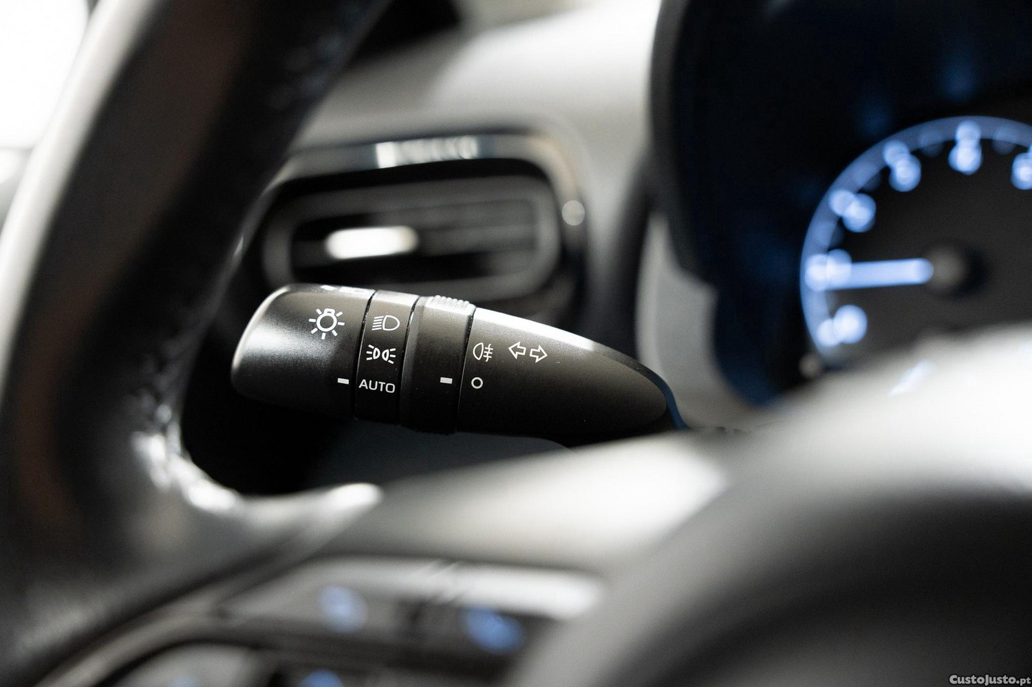 Toyota Yaris 1.5 VVT-i Comfort — fotografia 13