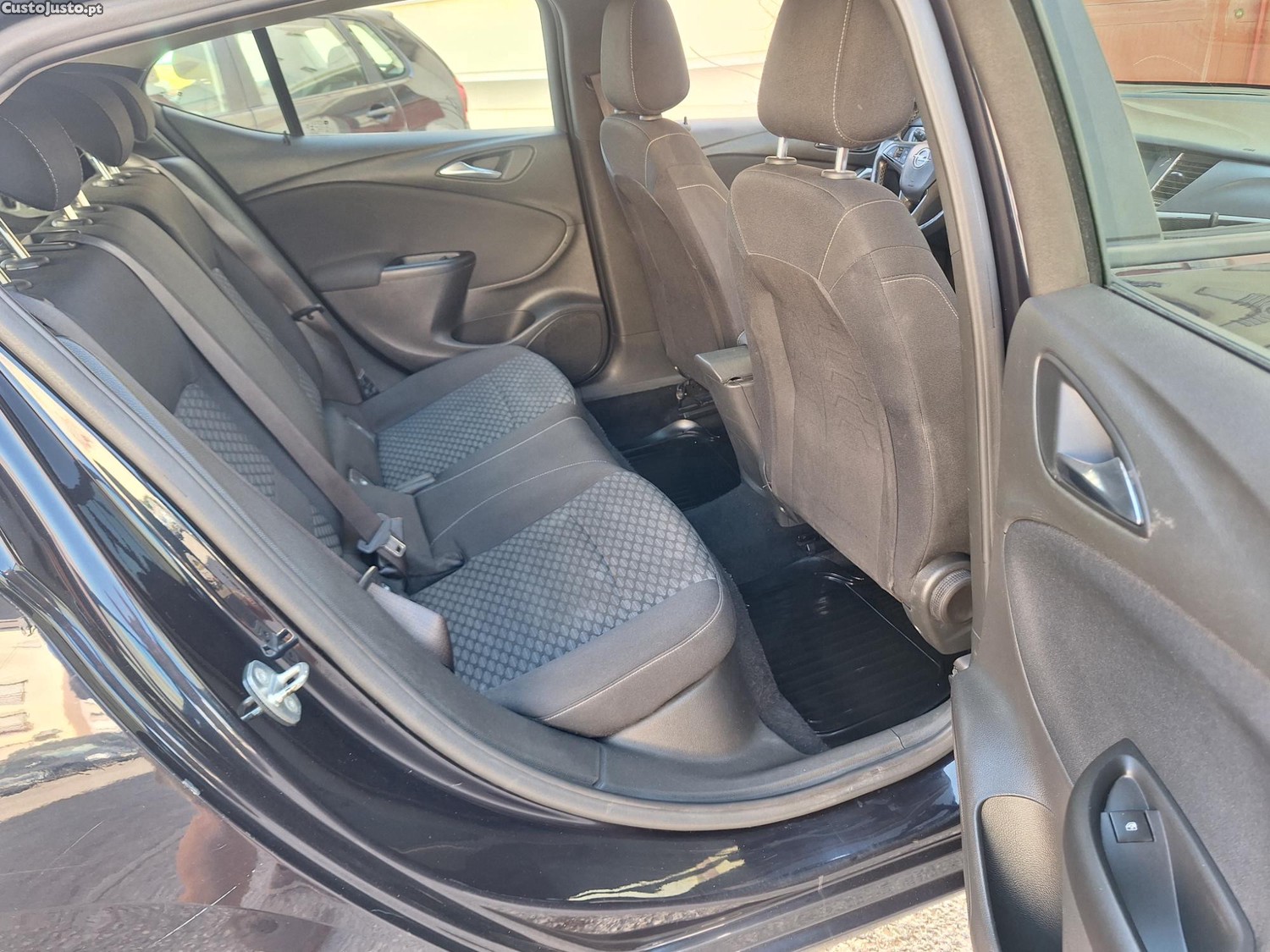 Opel Astra 1.6 CDTI Business — fotografia 9