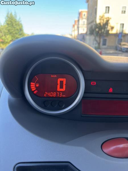 Renault Twingo 1.5 diesel Initiale Paris — fotografia 8
