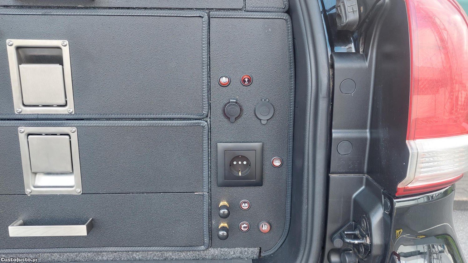 Toyota Land Cruiser 4.5 D-4D V8 — fotografia 2
