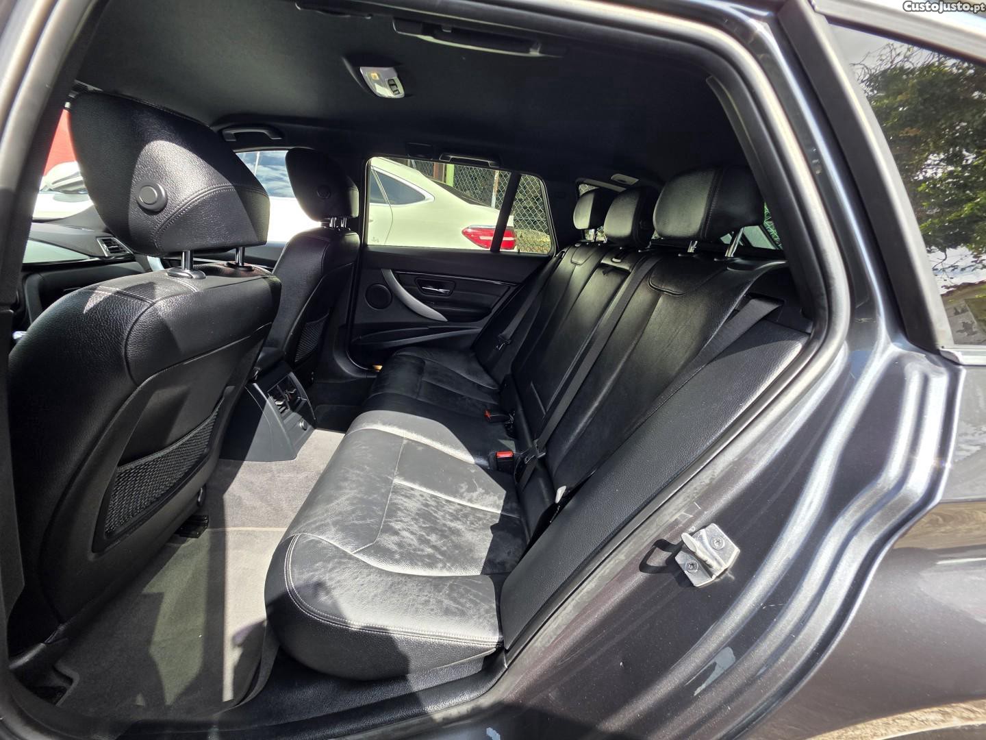 BMW 318 d Line Luxury Auto — fotografia 34
