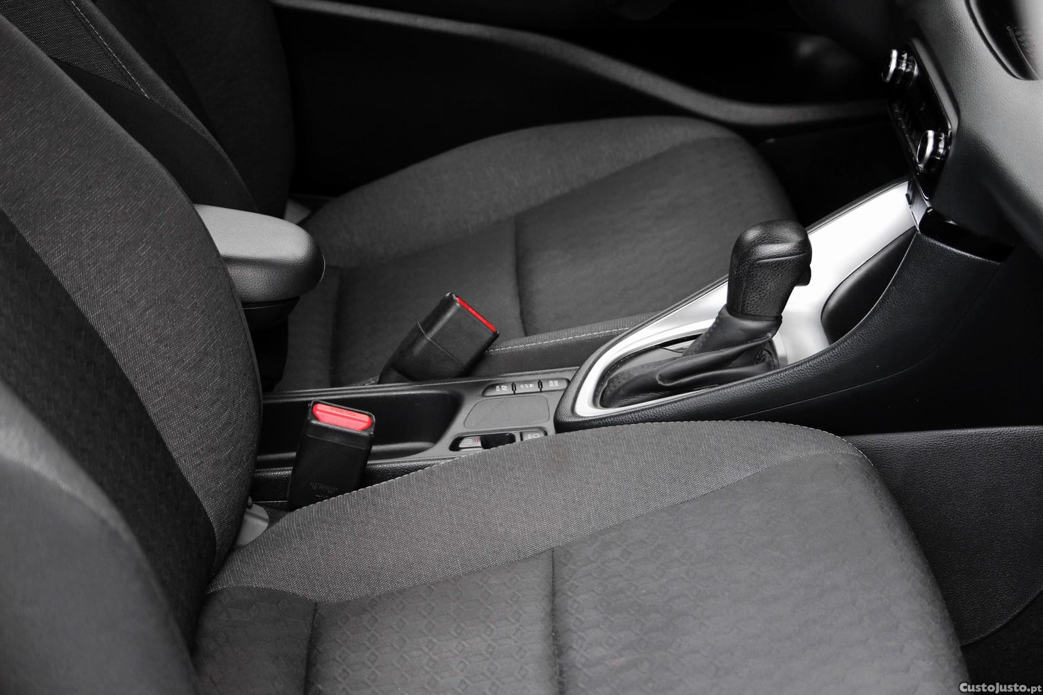 Toyota Yaris 1.5 HDF Comfort — fotografia 12