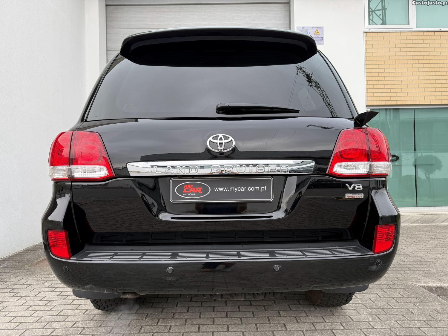 Toyota Land Cruiser 4.5 D-4D V8 — fotografia 15