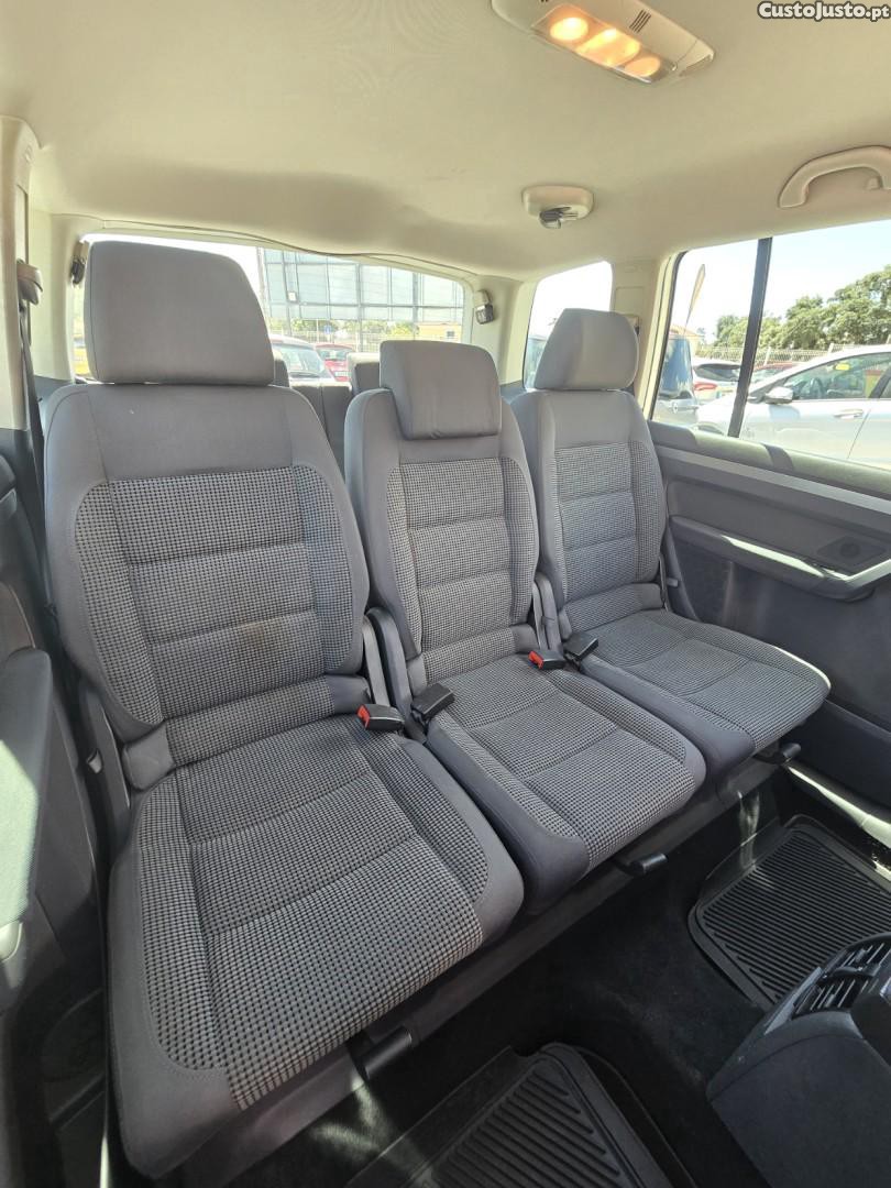 Volkswagen Touran 2.0 TDI Blue.Highline 7L — fotografia 7