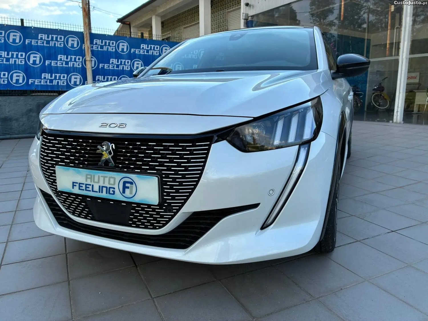 Peugeot e-208 50 kWh GT Line — fotografia 28