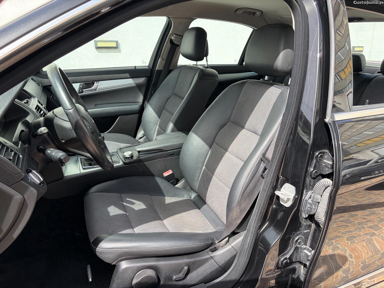 Mercedes-Benz C 200 CDI BLUEEFFECIENCY AVANTGARDE NACIONAL 136 CV 130,000 KMS — fotografia 8