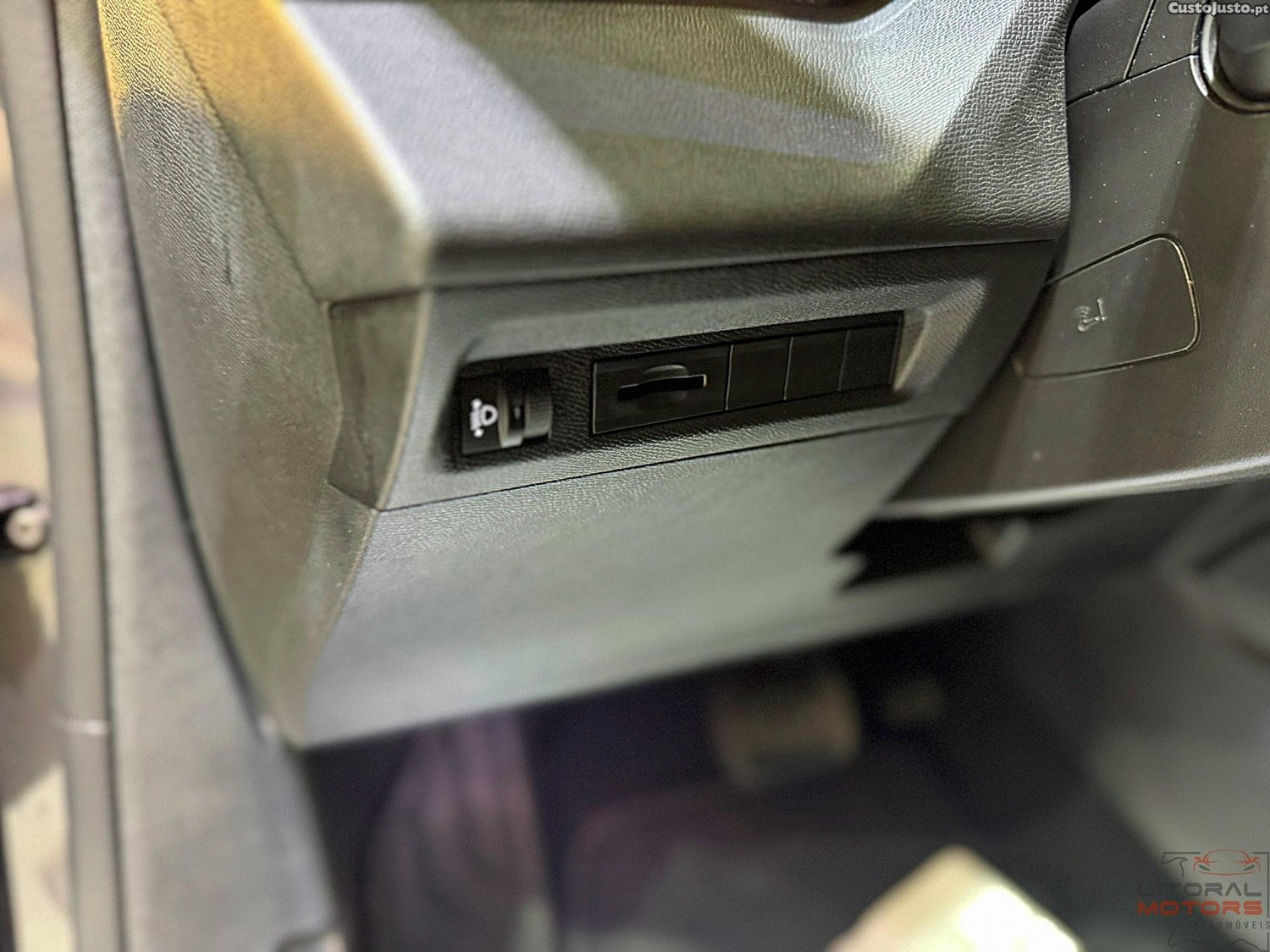 Peugeot 308 SW 1.2 PureTech Allure Pack EAT8 — fotografia 8
